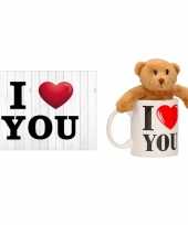 I love you valentijnskaart met knuffelbeer in i love you mok kado