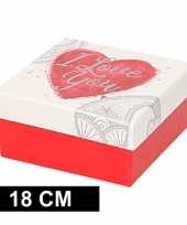 Valentijn rood wit kadodoosje met hart 18 cm vierkant
