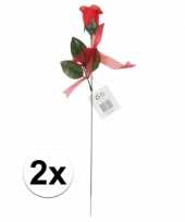 Valentijn voordelige rode rozen 2 stuks kunstbloemen 45 cm kado